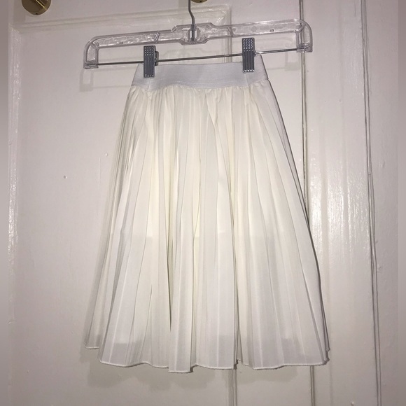 NWOT - Toddler Off White Fancy Pleated Skirt - Picture 3 of 3